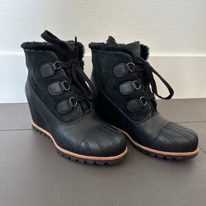 Ugg leather & suede lace up booties, size 8